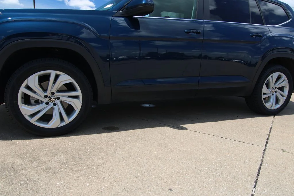 Used 2023 Tourmaline Blue Metallic Volkswagen 3.6L V6 SE w/Technology image 10