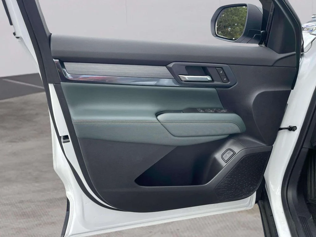 Used 2026 Summit White GMC AT4 image 23