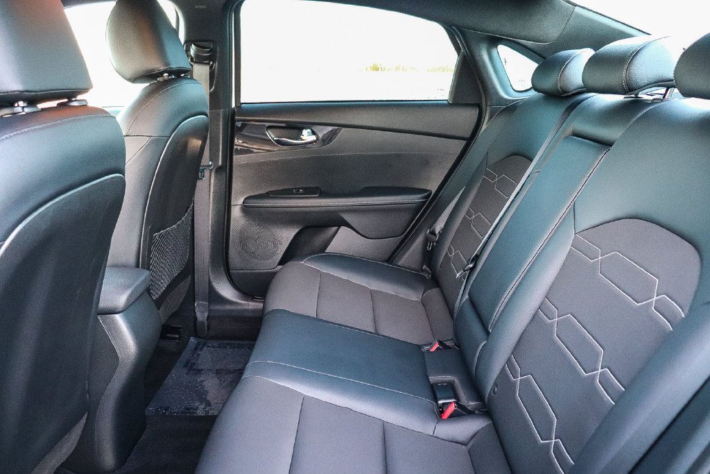 Used 2022 Snow White Pearl Kia GT-Line image 21