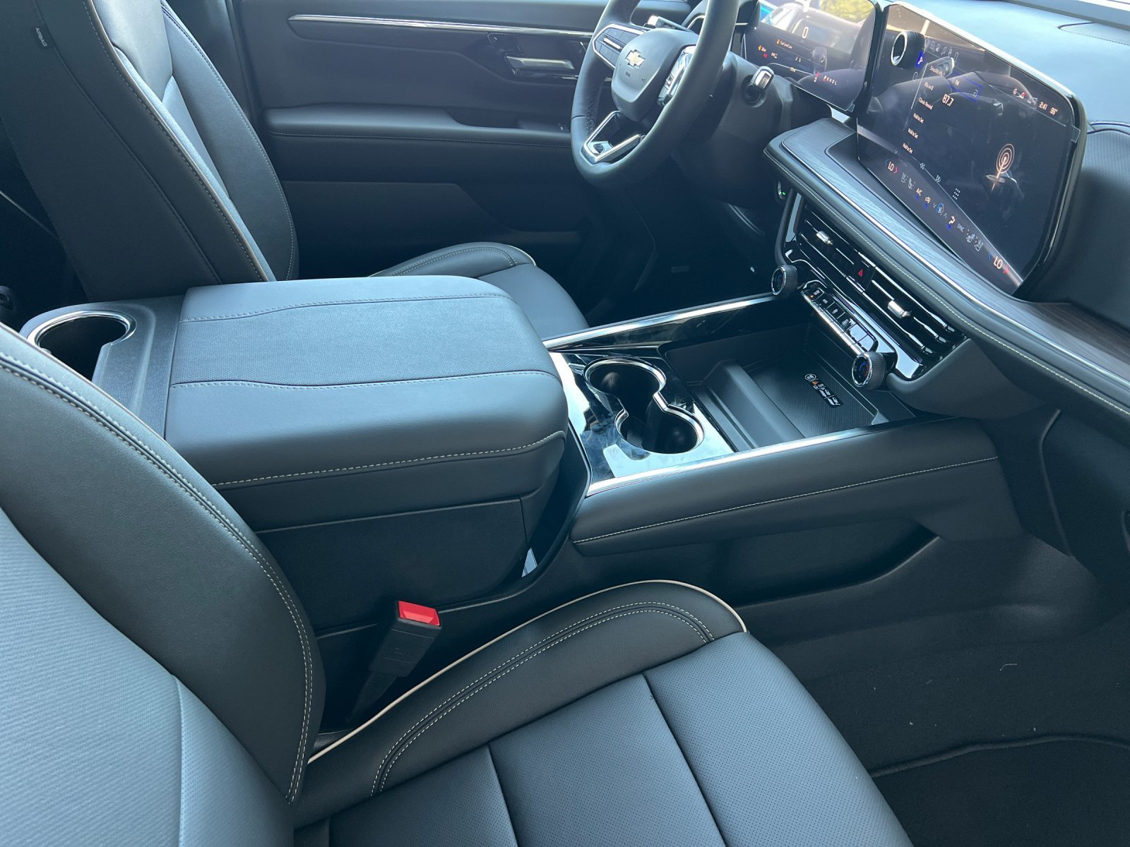 2026 Chevrolet Suburban Premier - Photo 17
