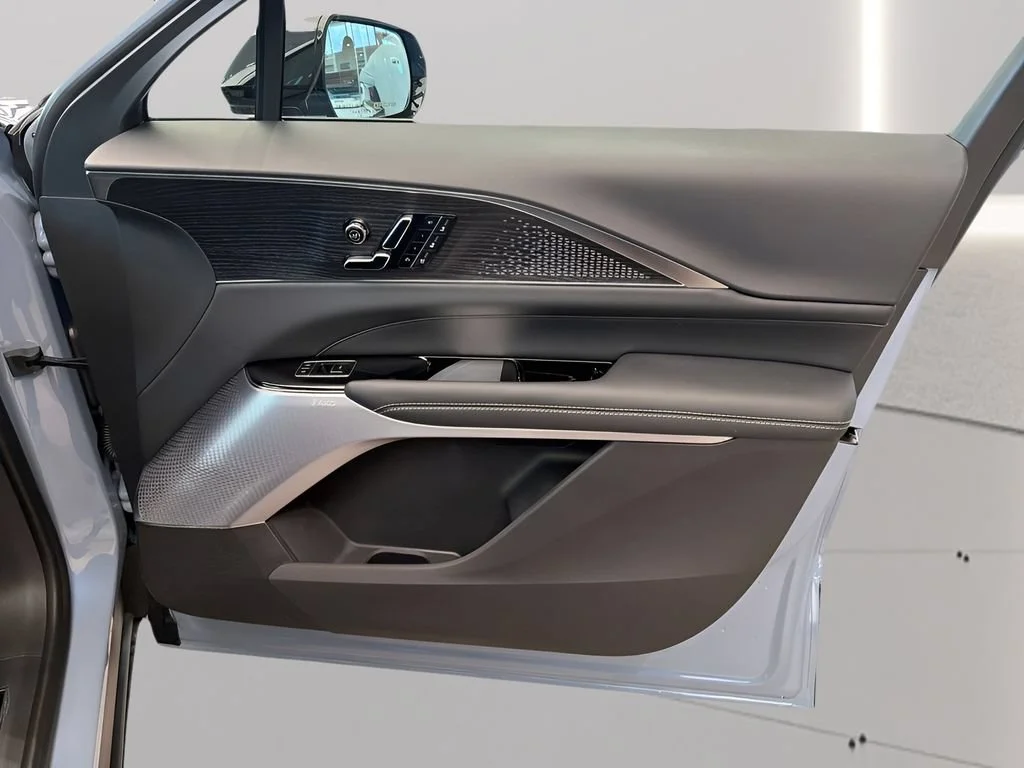 2027 Cadillac LYRIQ Signature Luxury - Photo 34