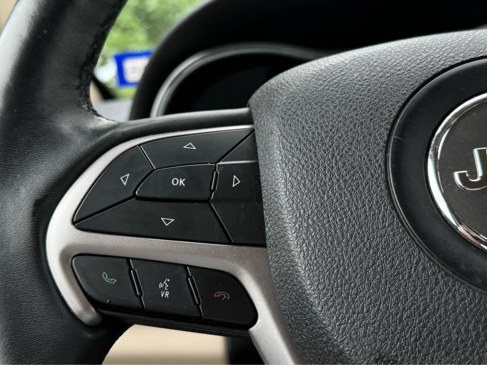 Used 2018 Bright White Clearcoat Jeep Limited image 24