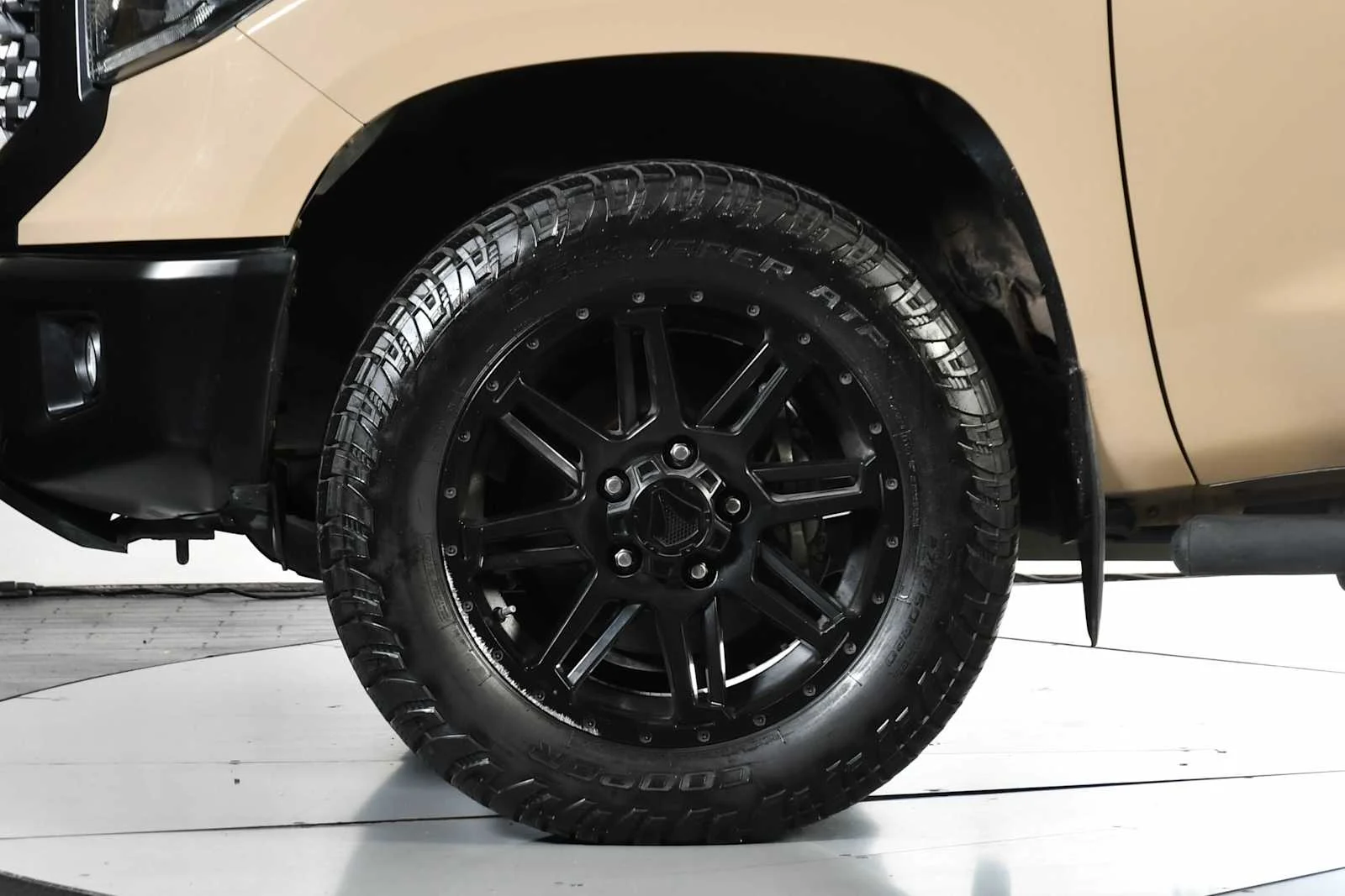 Used 2018 Quicksand Toyota SR5 image 11