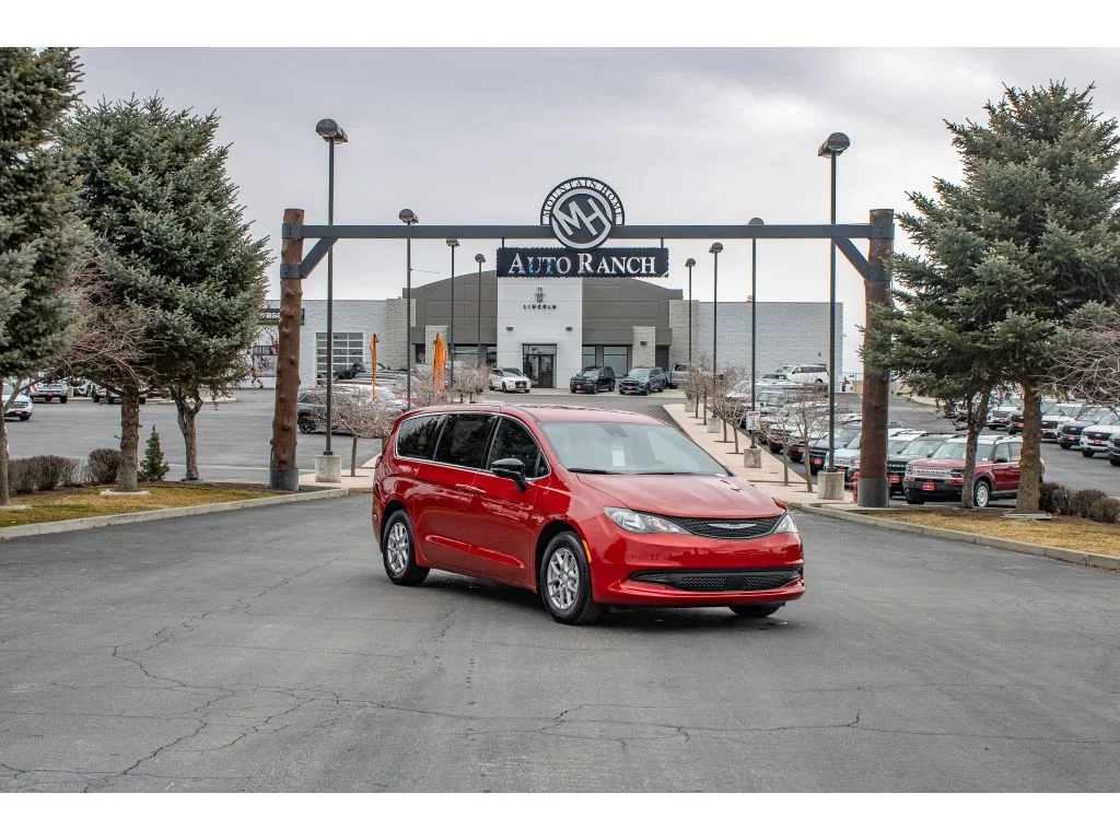 2026 Chrysler Voyager LX's photo