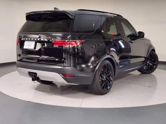 Used 2025 Santorini Black Metallic Land Rover S image 3