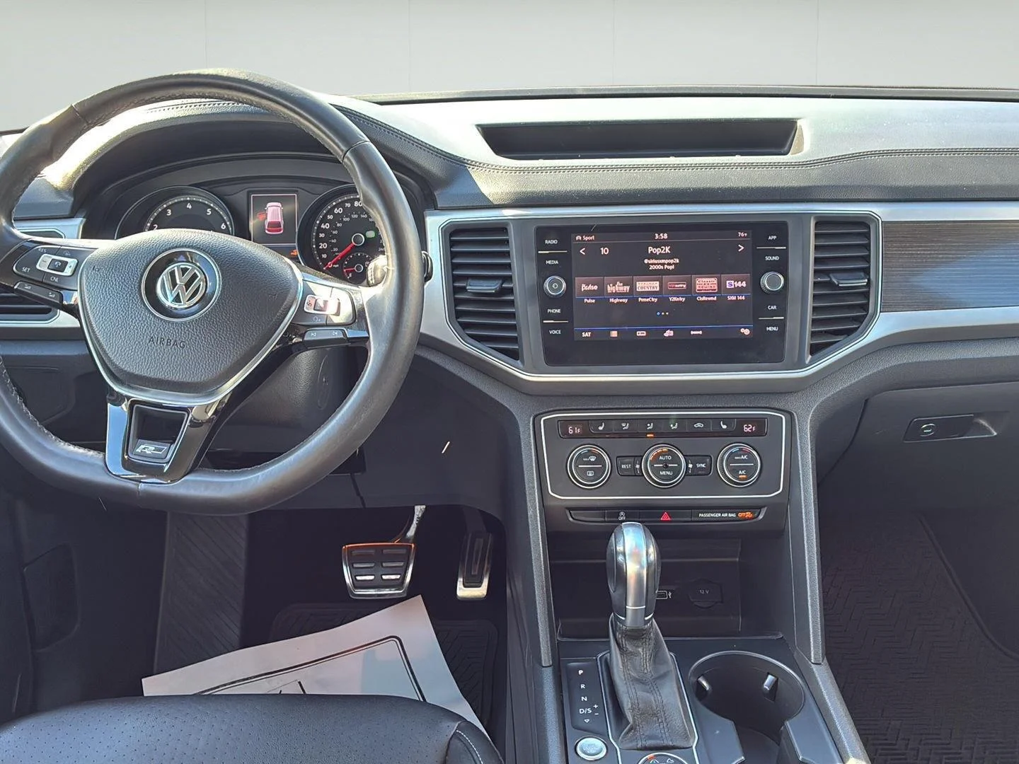 Used 2018 Deep Black Pearl Volkswagen 3.6L V6 SE w/Technology image 21