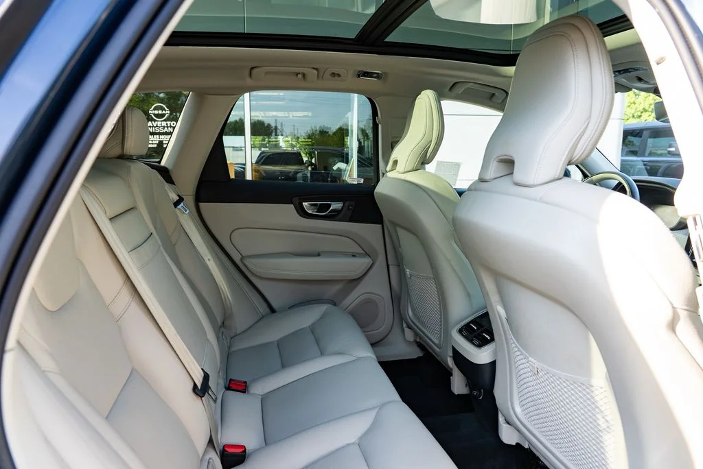 Used 2019 Blue Volvo T6 Inscription image 27