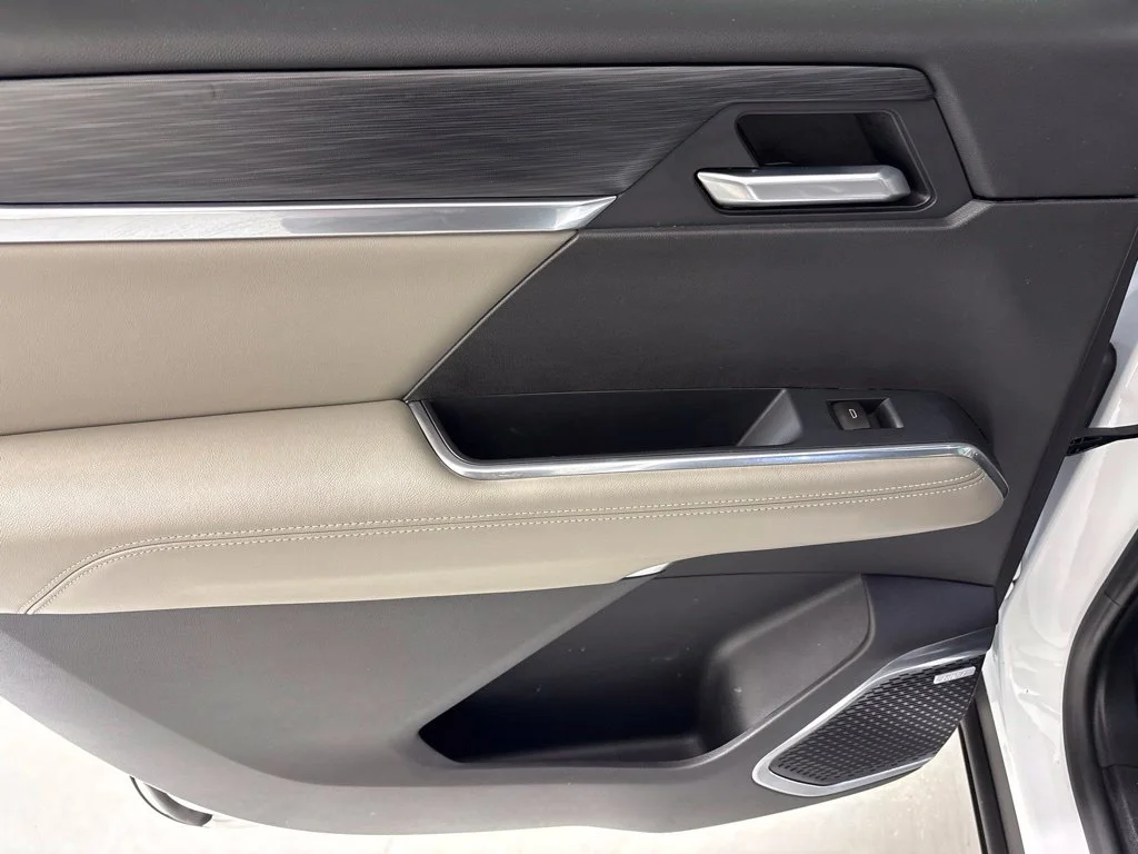 Used 2026 White GMC Elevation image 31