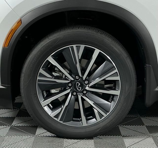 New 2027 White INFINITI LUXE image 10