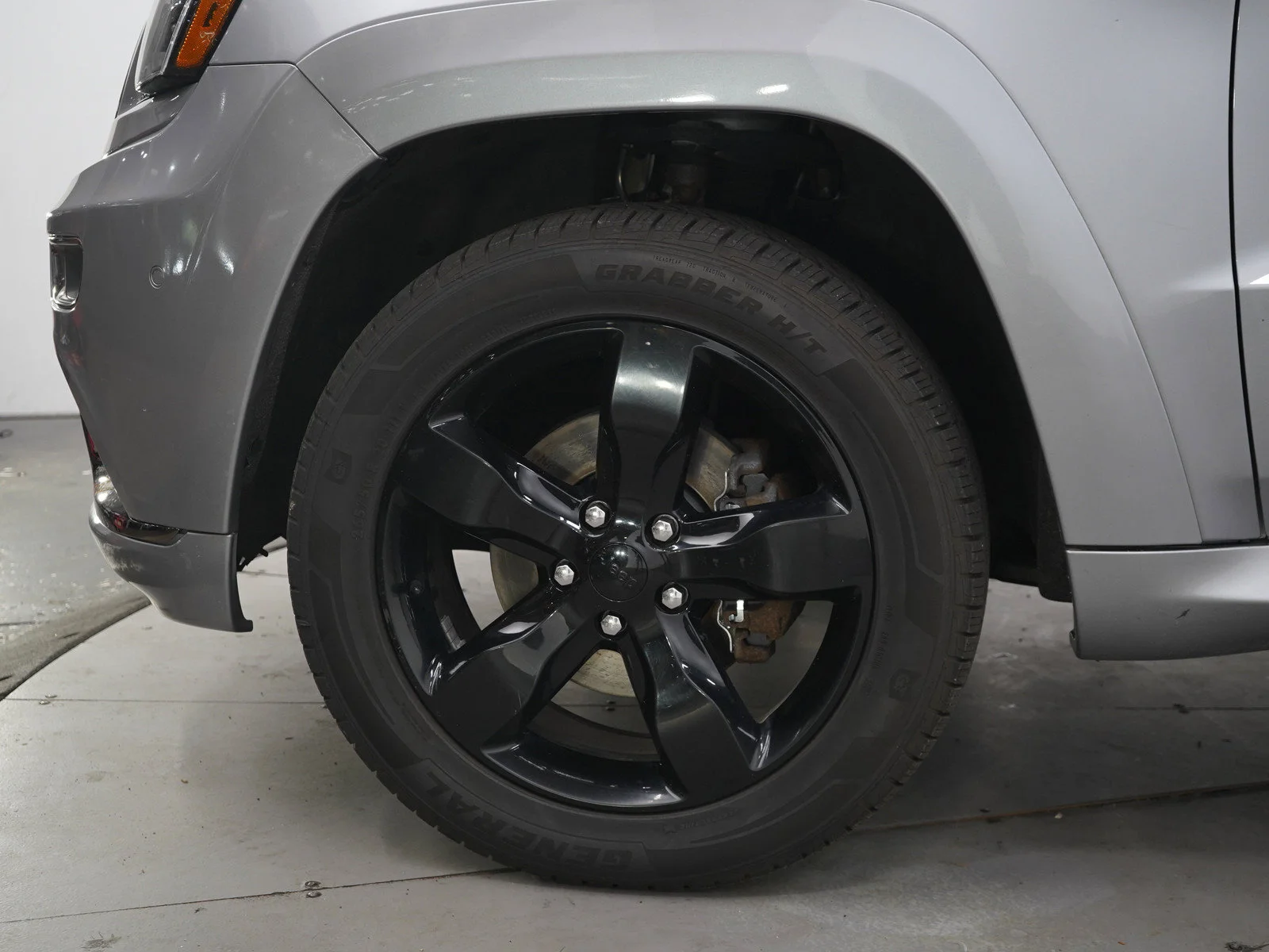 Used 2015 Billet Silver Metallic Clearcoat Jeep High Altitude image 30