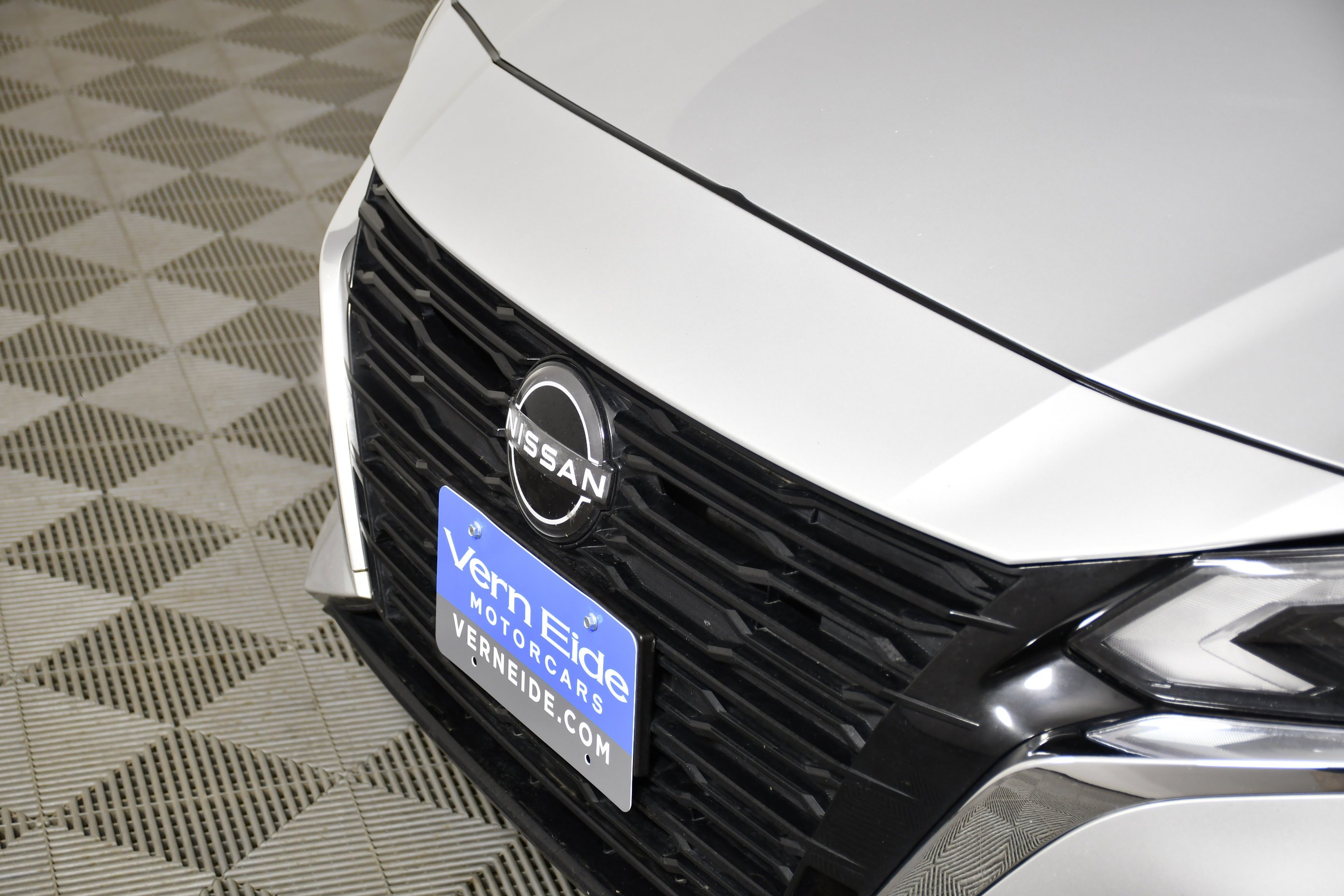 Used 2024 Brilliant Silver Metallic Nissan 2.5 SV image 11