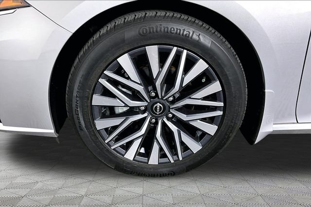 Used 2023 Silver Nissan 2.5 SV image 30