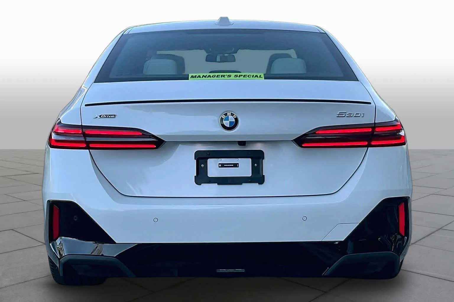 New 2026 Mineral White Metallic BMW 530i xDrive image 4