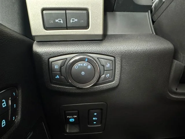 Used 2018 White Ford Lariat image 19