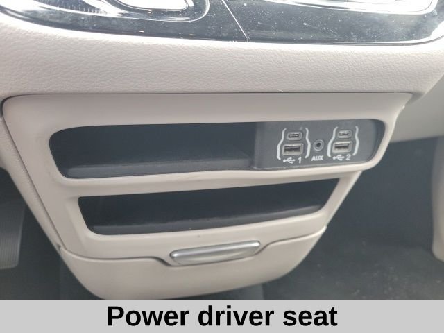 2023 Chrysler Voyager LX - Photo 6