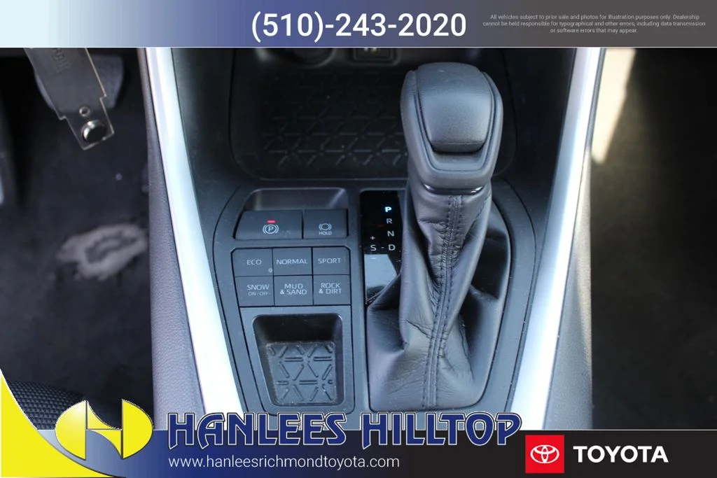 Used 2024  Toyota LE image 18