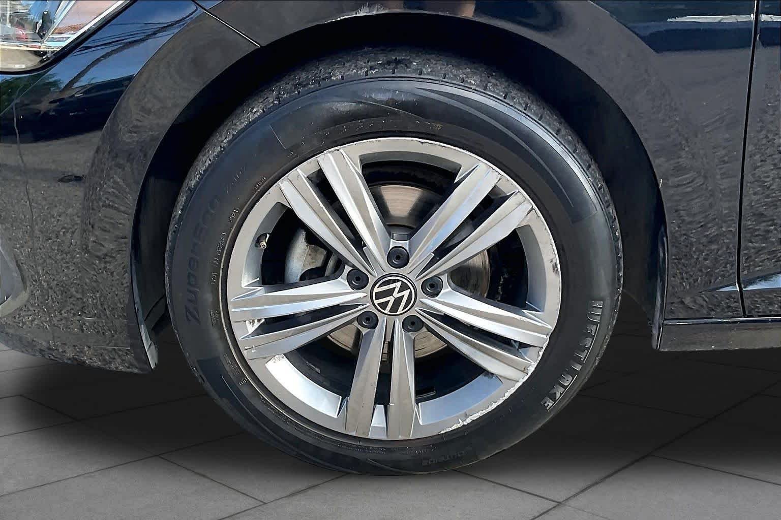 Used 2024 Deep Black Pearl Volkswagen SE image 11