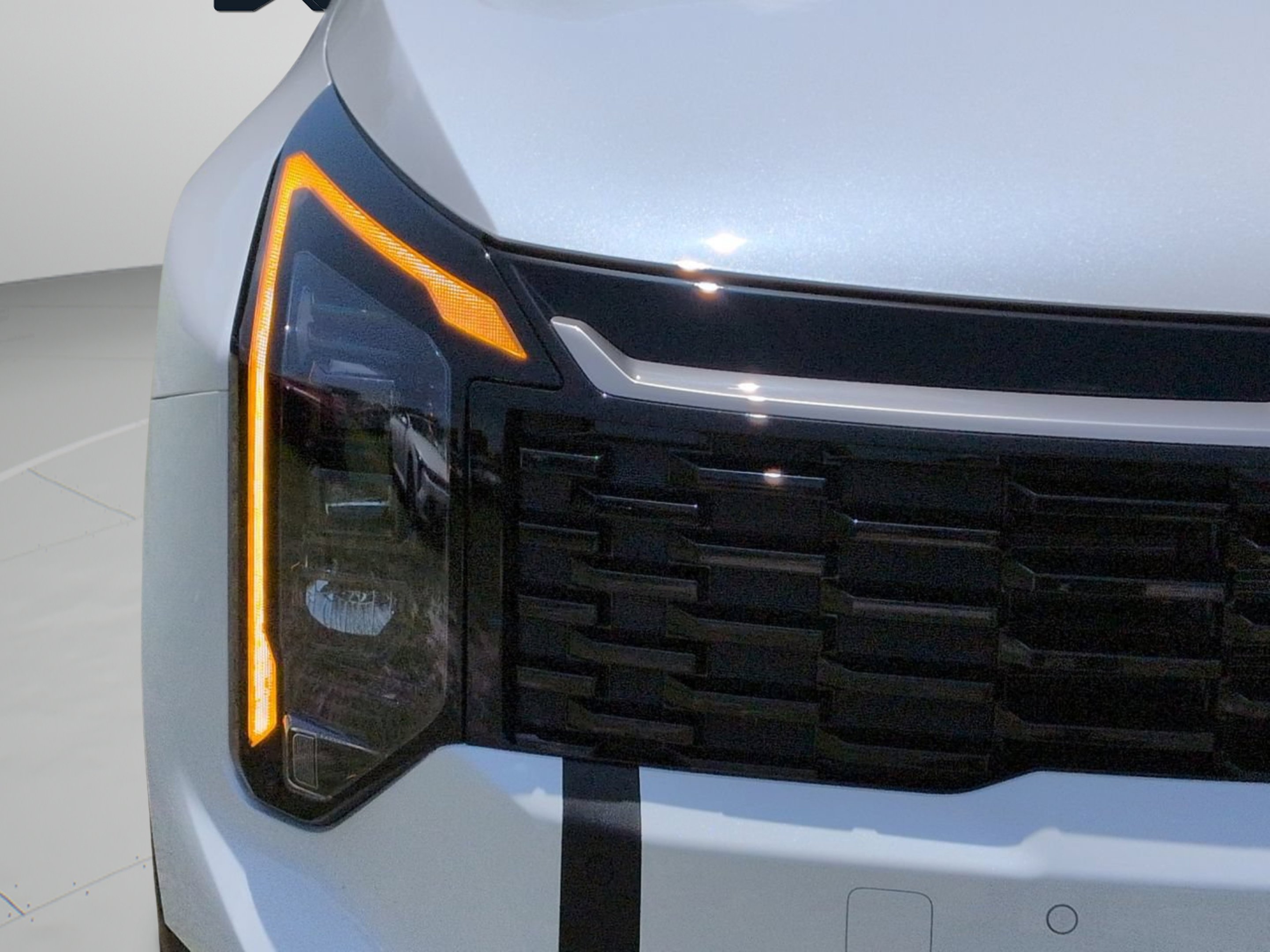 New 2027 Snow White Pearl Kia LX image 10