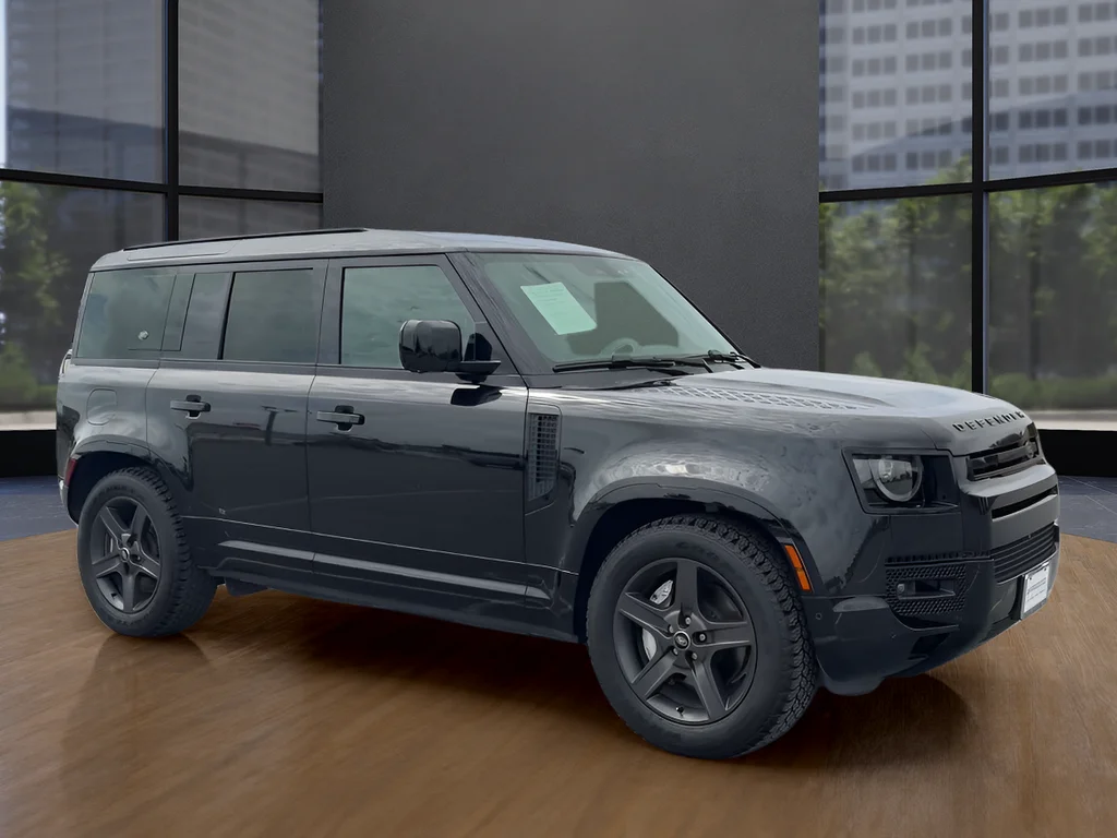 Used 2024  Land Rover X-Dynamic SE image 3