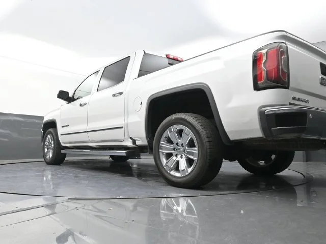 Used 2018 White GMC SLT image 35