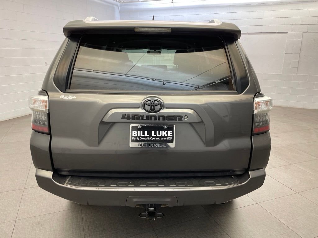 Used 2018 Gray Toyota SR5 image 6