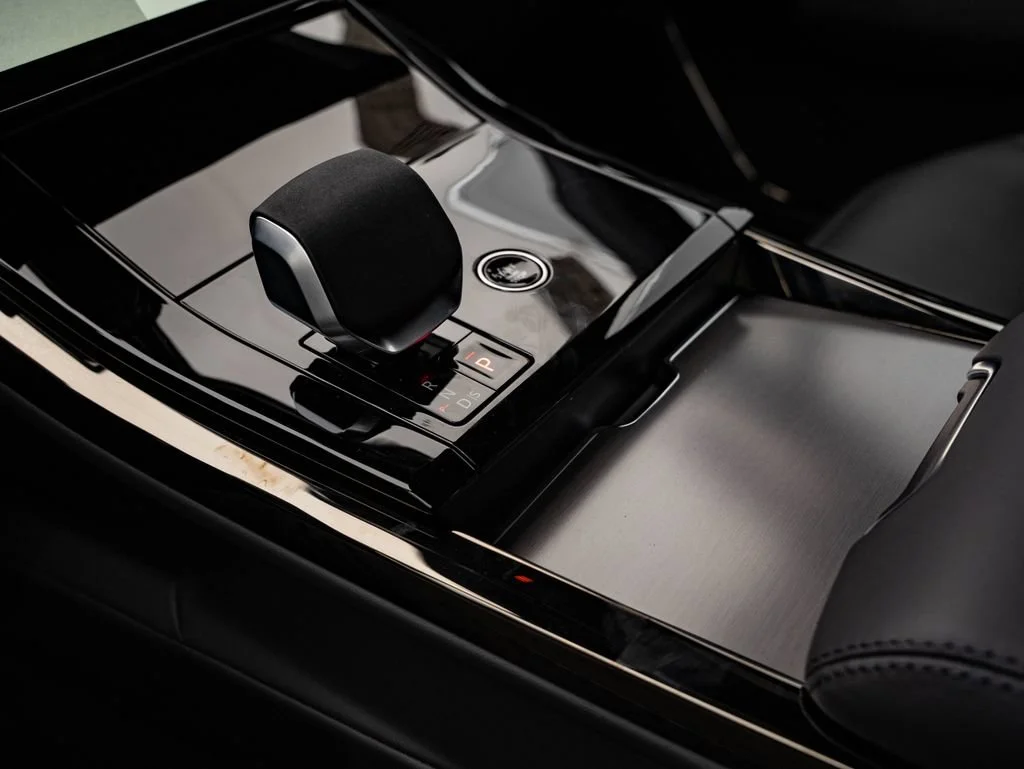 New 2026 Santorini Black Land Rover SE image 37