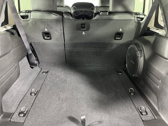 New 2026 Bright White Clear-Coat Exterior Paint Jeep Sahara image 9