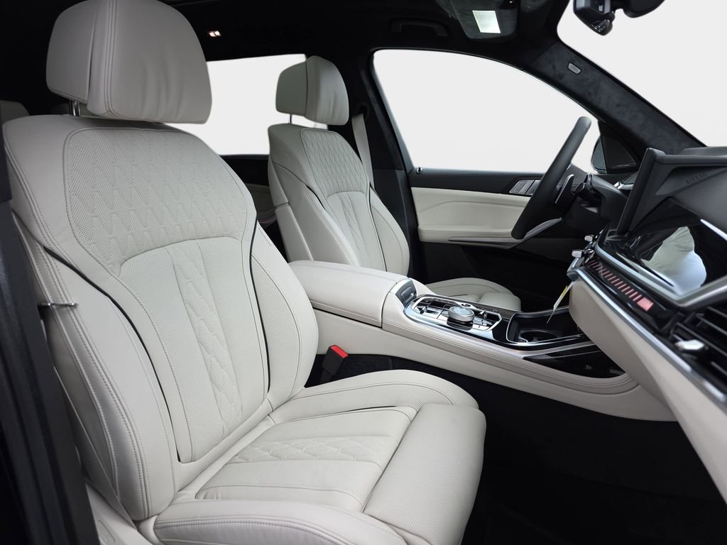 New 2026 Carbon Black Metallic BMW M60i image 9