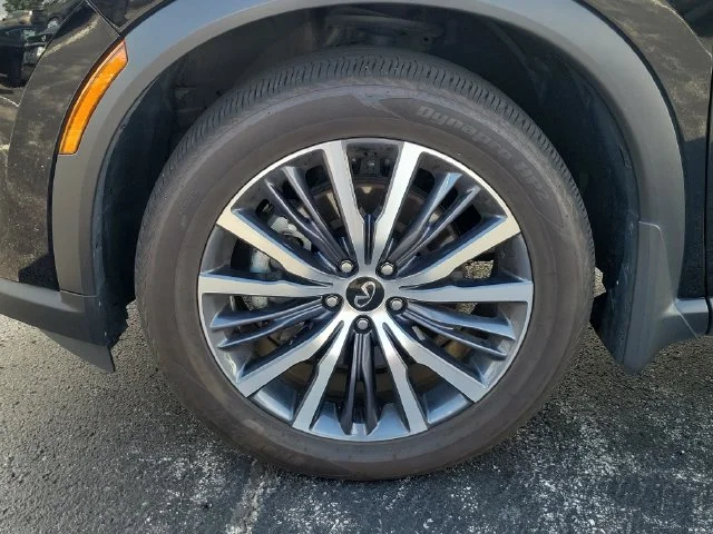 Used 2024 Black INFINITI Sensory image 10