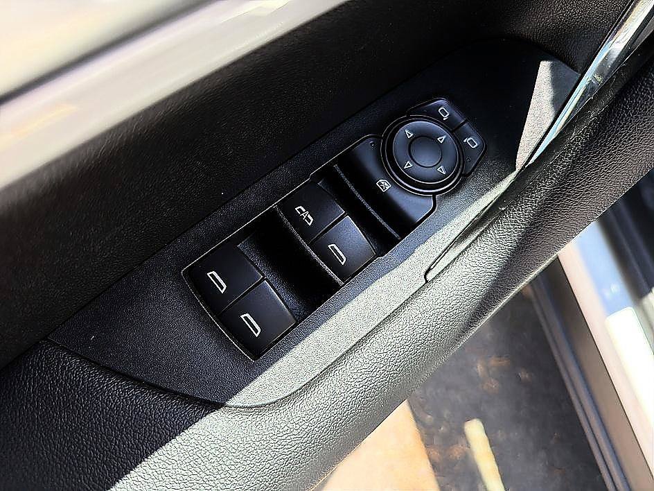 Used 2022 Iridescent Pearl Tricoat Chevrolet LT image 21