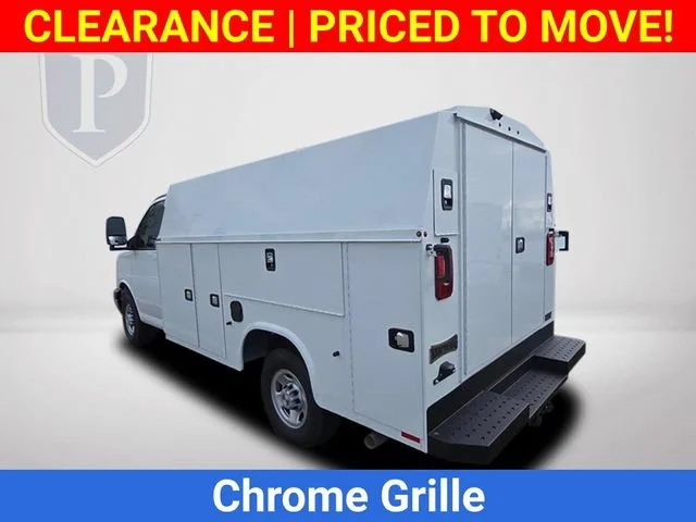 New 2025 Summit White Chevrolet 1WT image 10