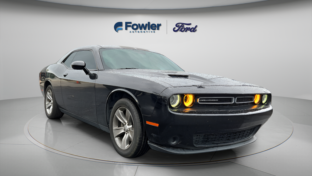 2019 Dodge Challenger SXT Auto's photo