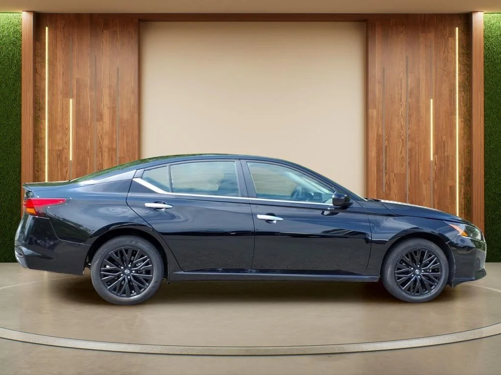Used 2025 Black Nissan 2.5 SV image 32