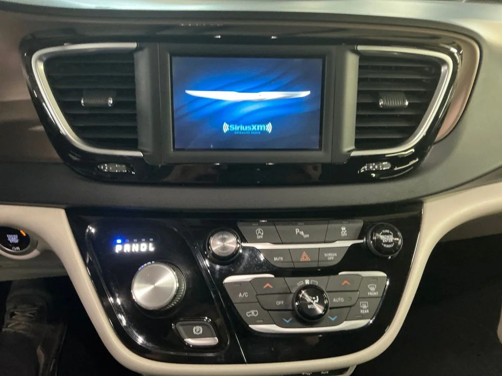 Used 2018 Gray Chrysler Touring Plus image 19
