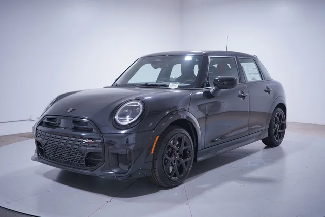 2026 MINI 4 Door Iconic