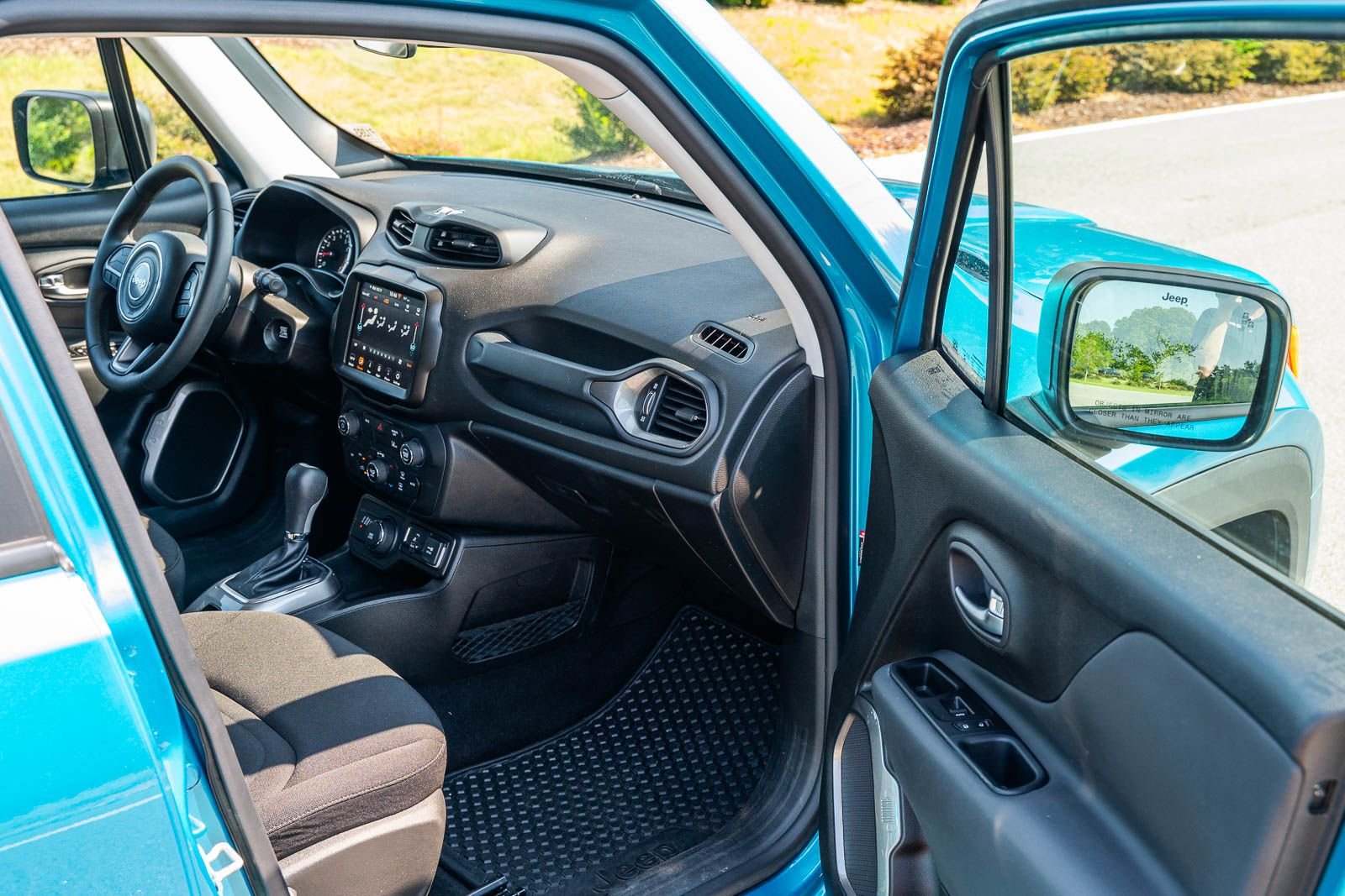 Used 2022 Teal Jeep Latitude image 11