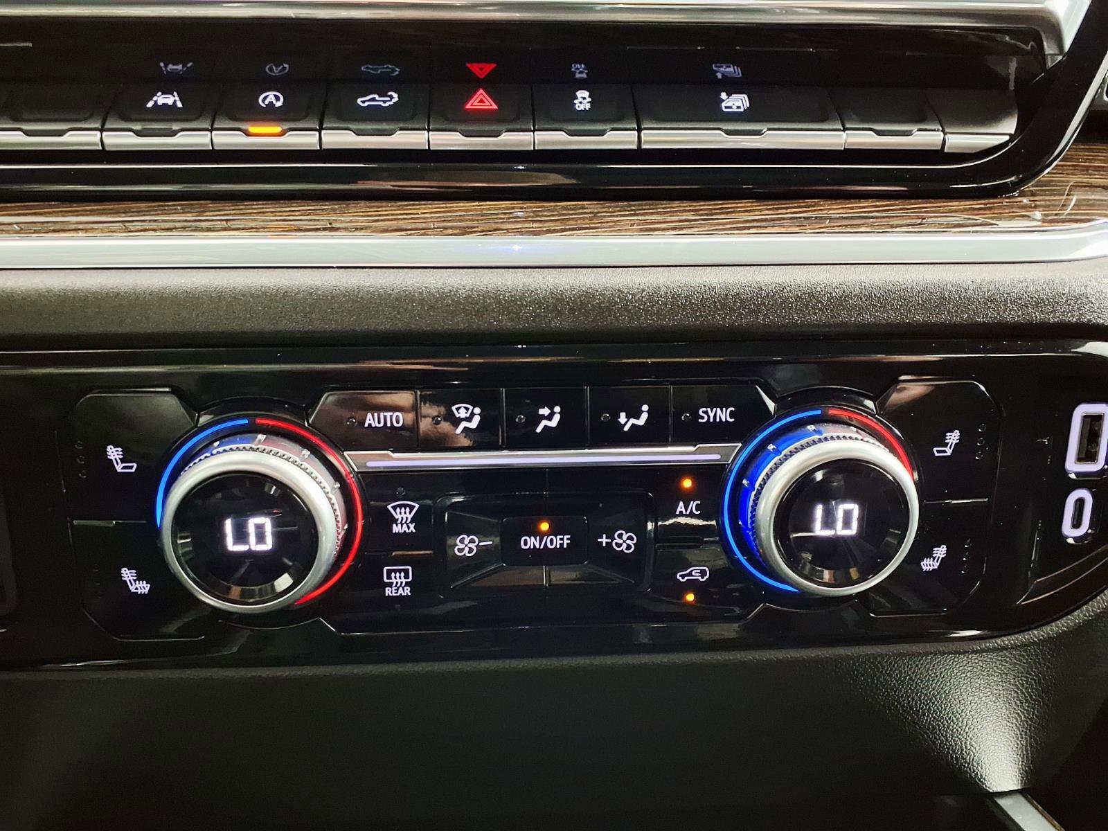 Used 2025 Summit White GMC Elevation image 20