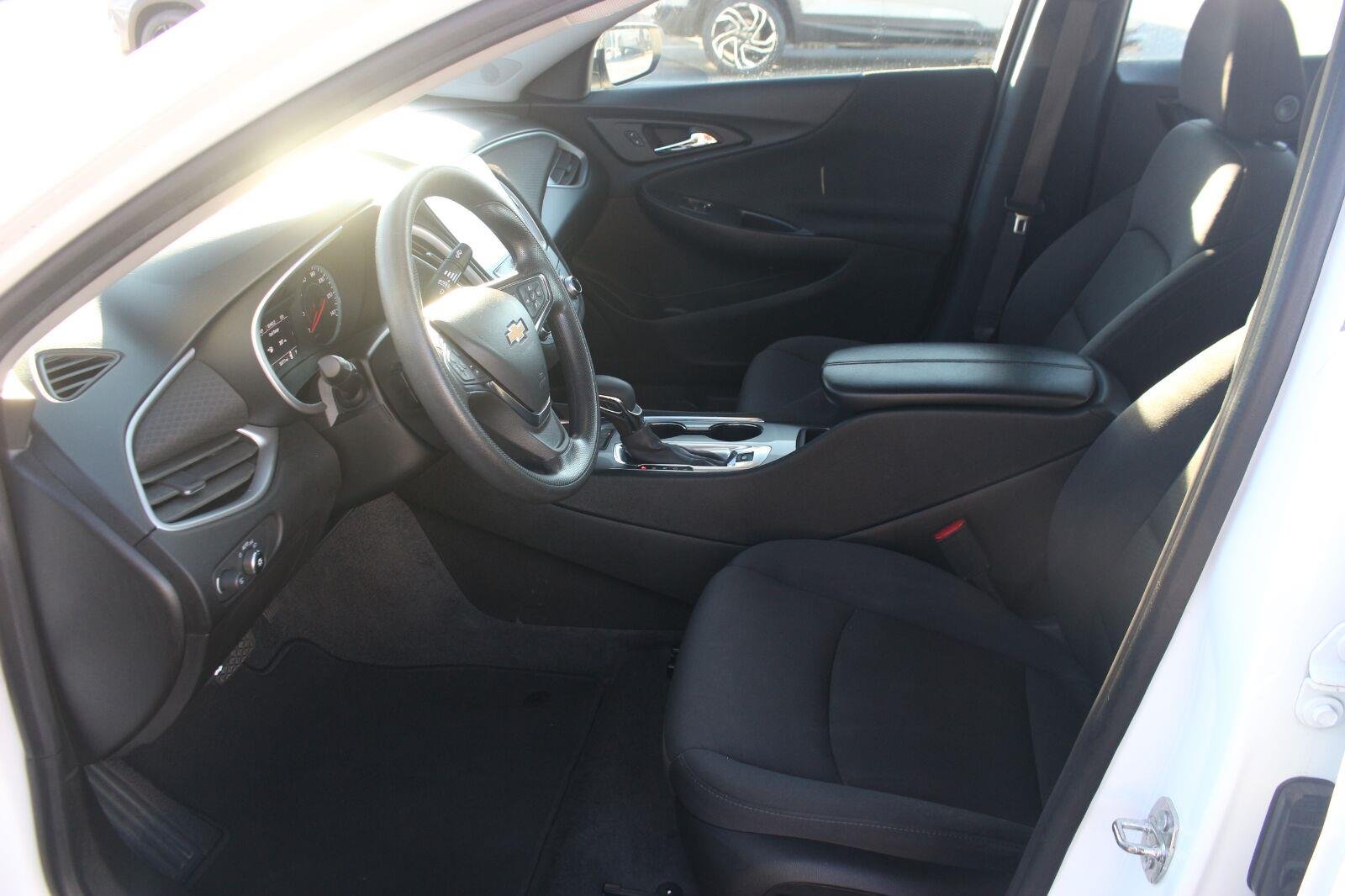 Used 2024 Summit White Chevrolet 1LT image 15