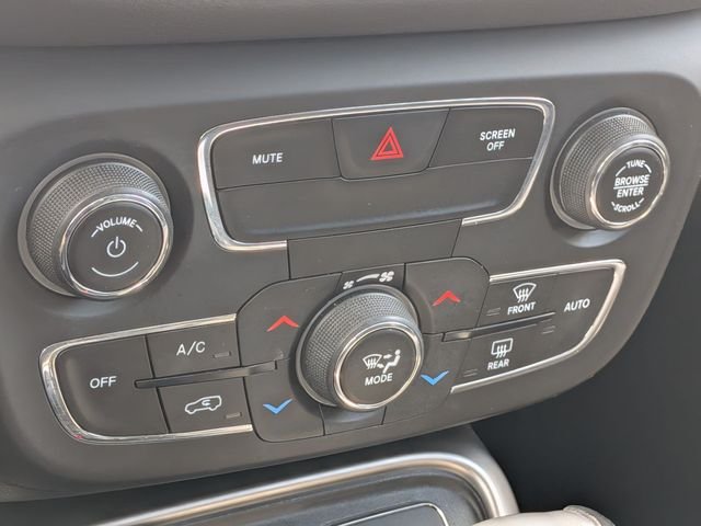 Used 2017 Green Jeep Latitude image 17