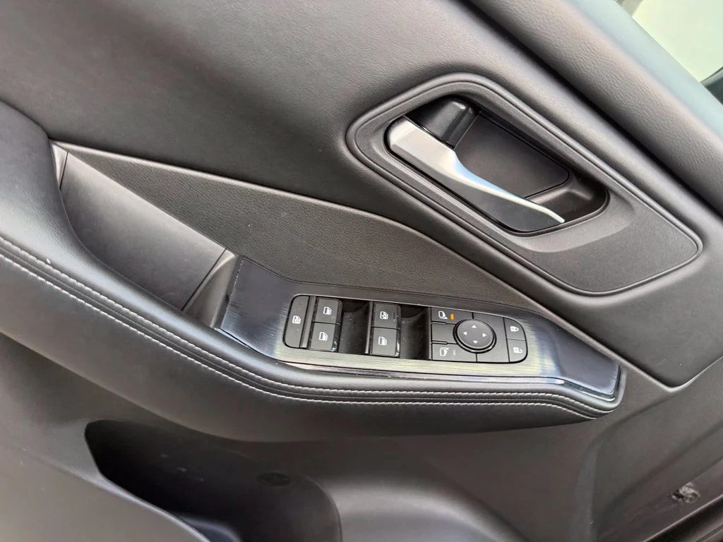 Used 2025 Gray Nissan SV image 6