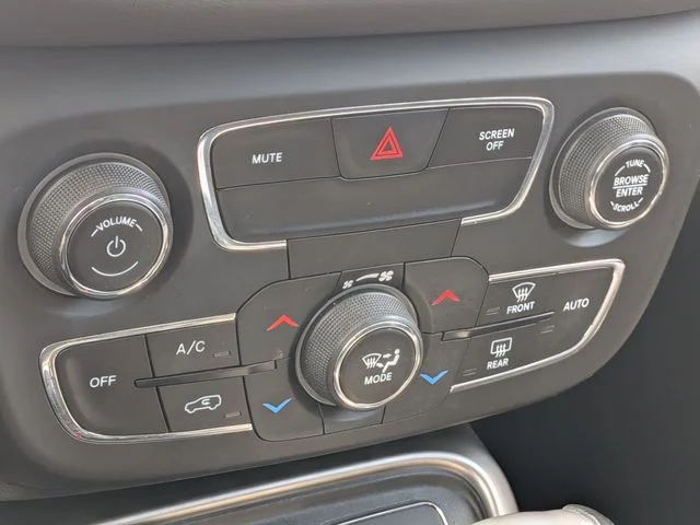 Used 2017 Green Jeep Latitude image 17