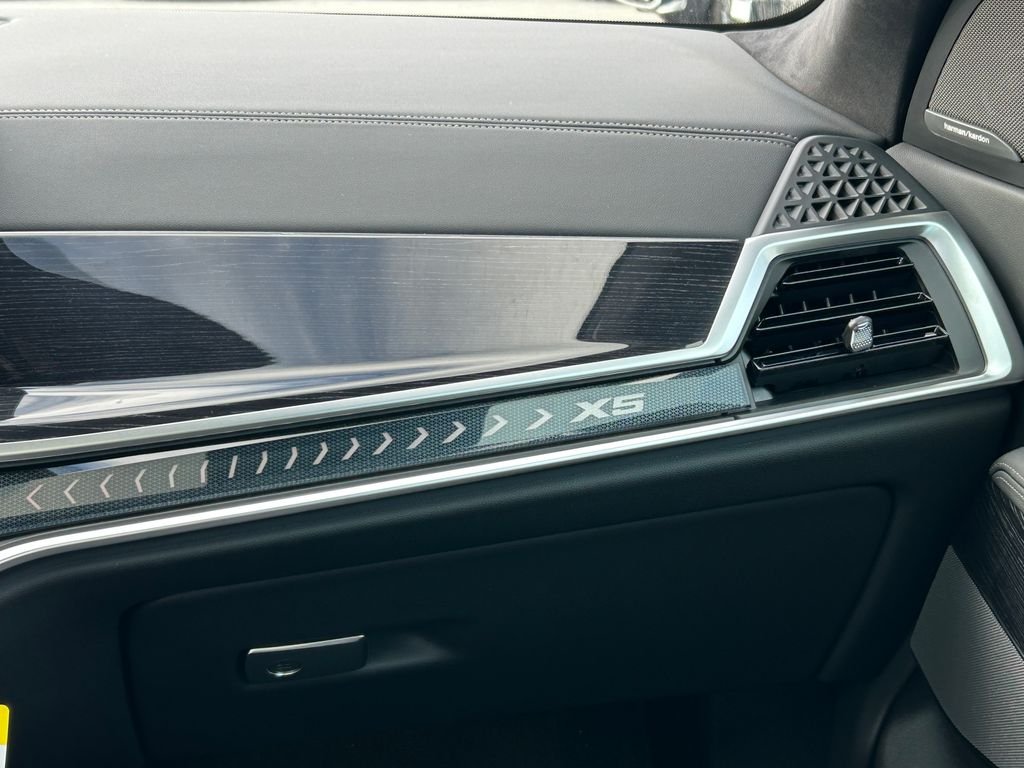 New 2026 Carbon Black Metallic BMW xDrive40i image 26