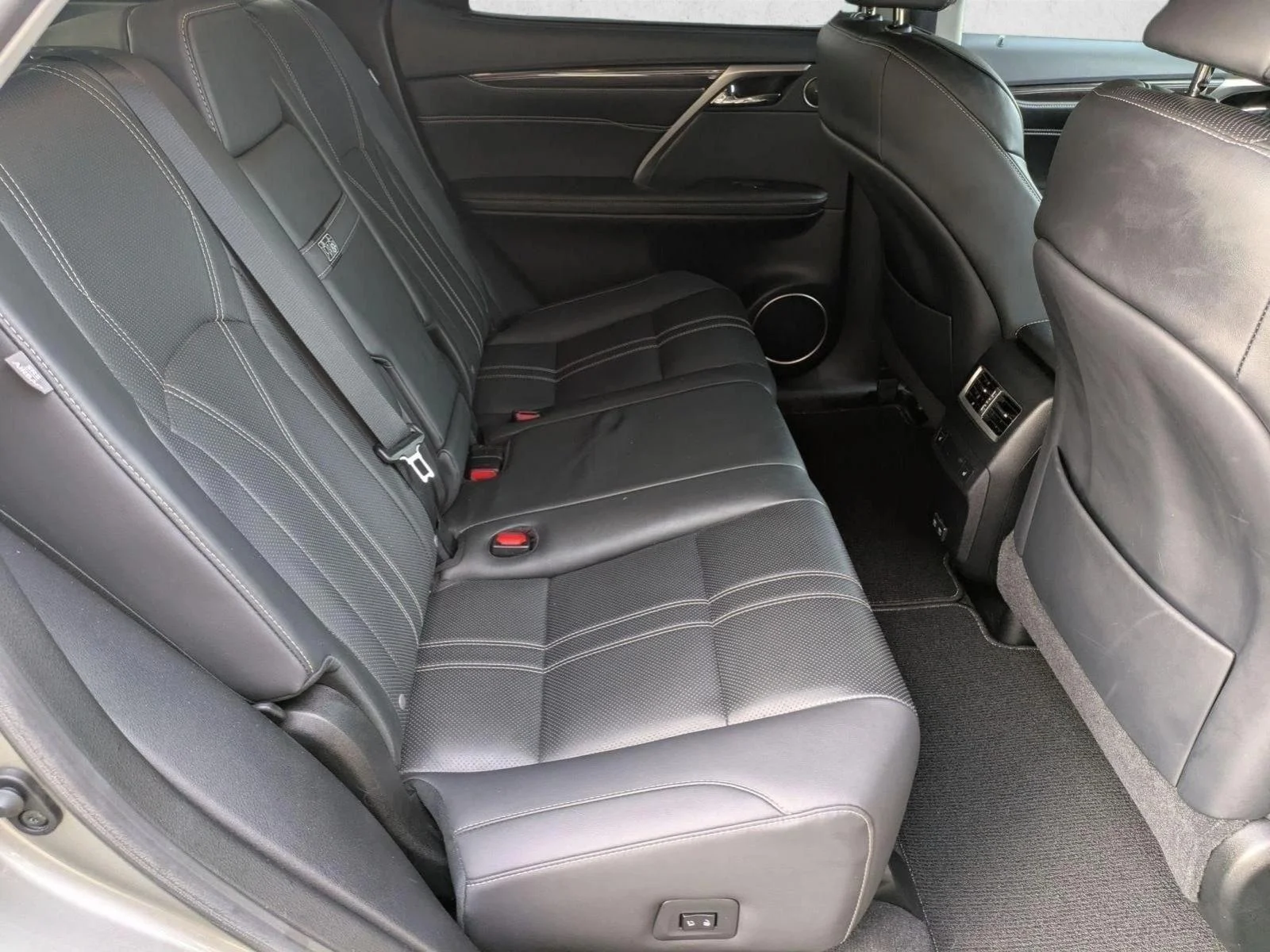 Used 2022 Atomic Silver Lexus RX 450h image 21