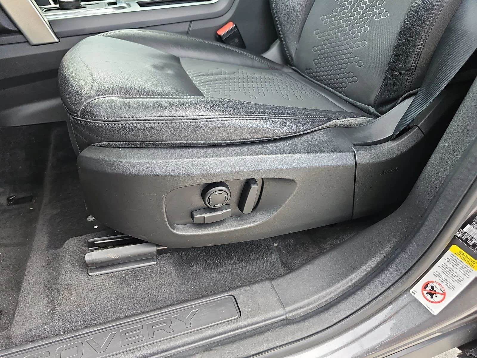 Used 2018 Gray Land Rover SE image 29