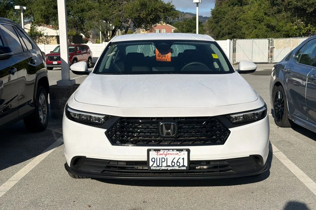 Used 2025 Platinum White Pearl Honda LX image 3