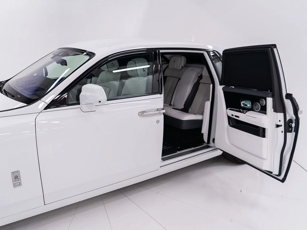 Certified Used 2023 Bespoke Crystal over Arctic White Rolls-Royce  image 21