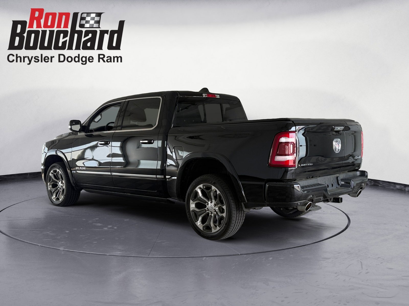 Used 2022 Diamond Black Crystal Pearlcoat Ram Limited image 4