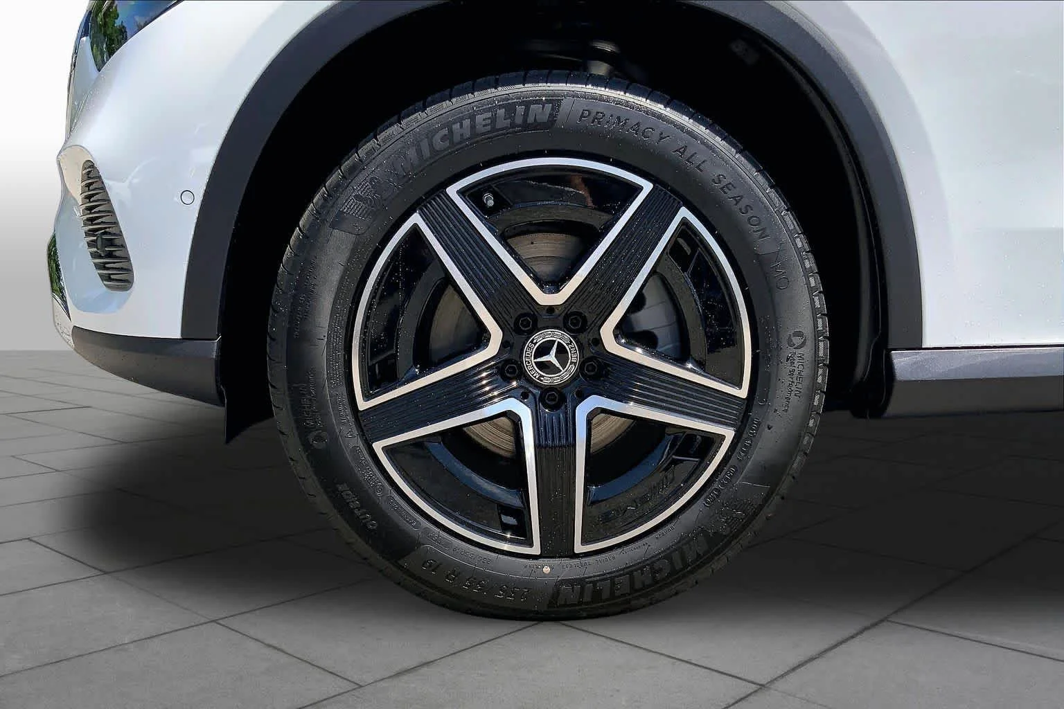 New 2026 Polar White Mercedes-Benz GLC 300 image 15
