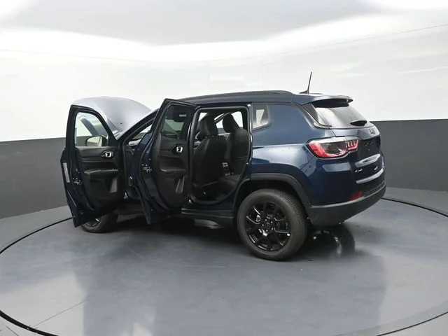 New 2026 Fathom Blue Pearl-Coat Exterior Paint Jeep Latitude image 34