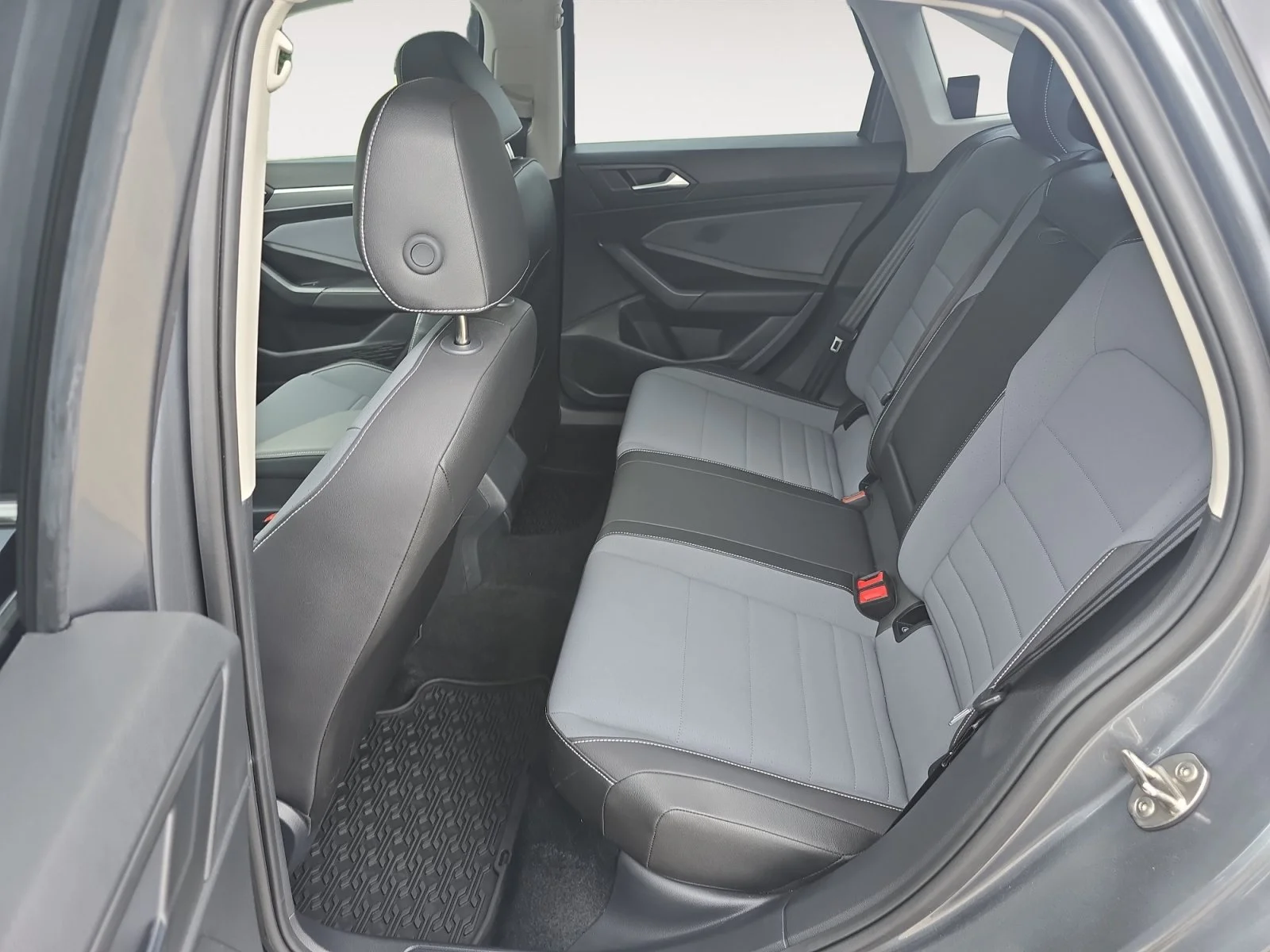 Used 2025 Gray Volkswagen SE image 23